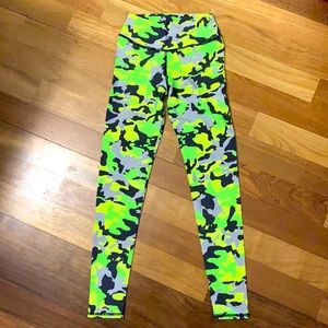 Neon Camo Scrunch Leggings.